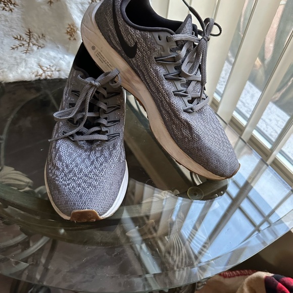 Nike - Picture 6 of 7